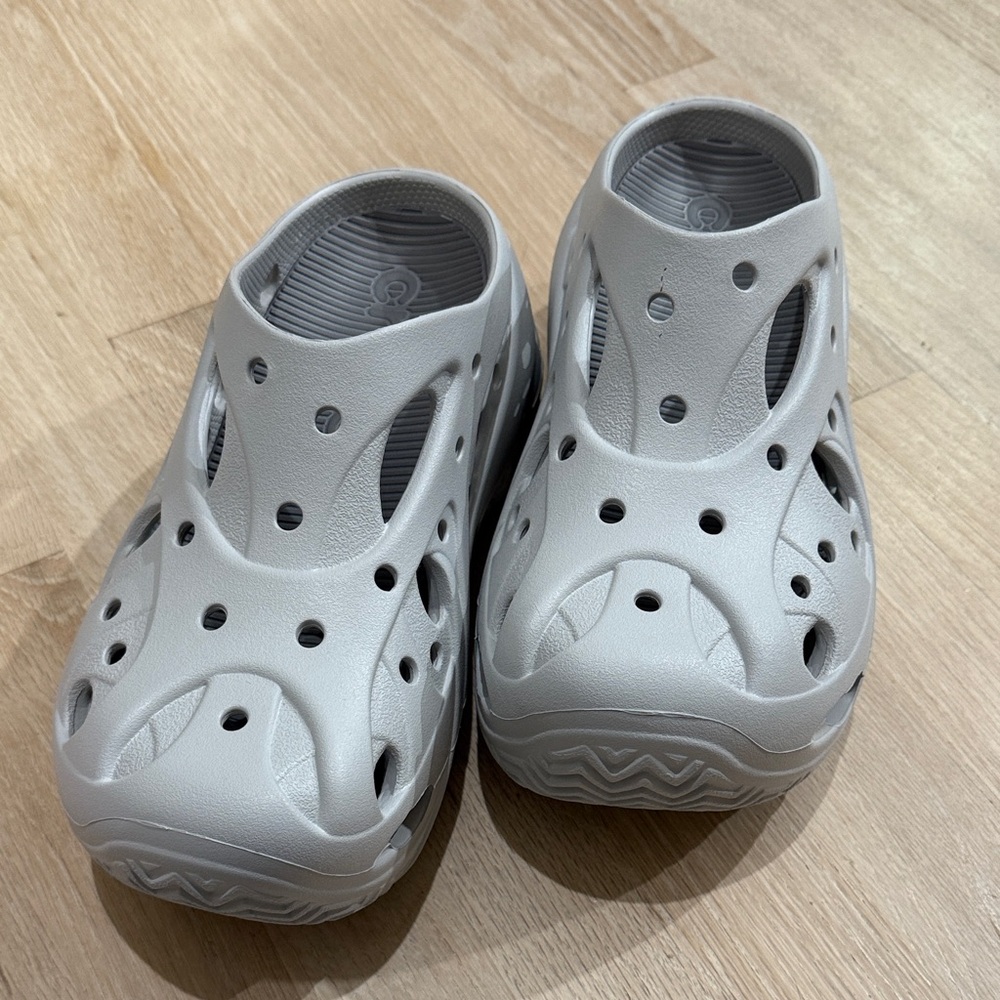 Women's Gray Clogs crocs caged clogs socks size 10 color is atmosphere